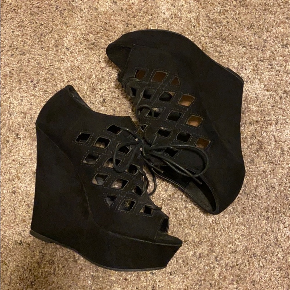 Black Wedges